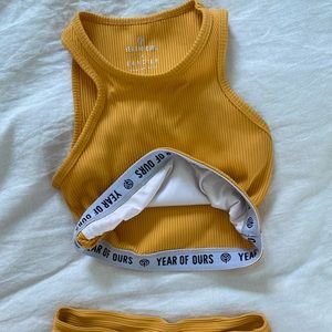 Sports bra top of set